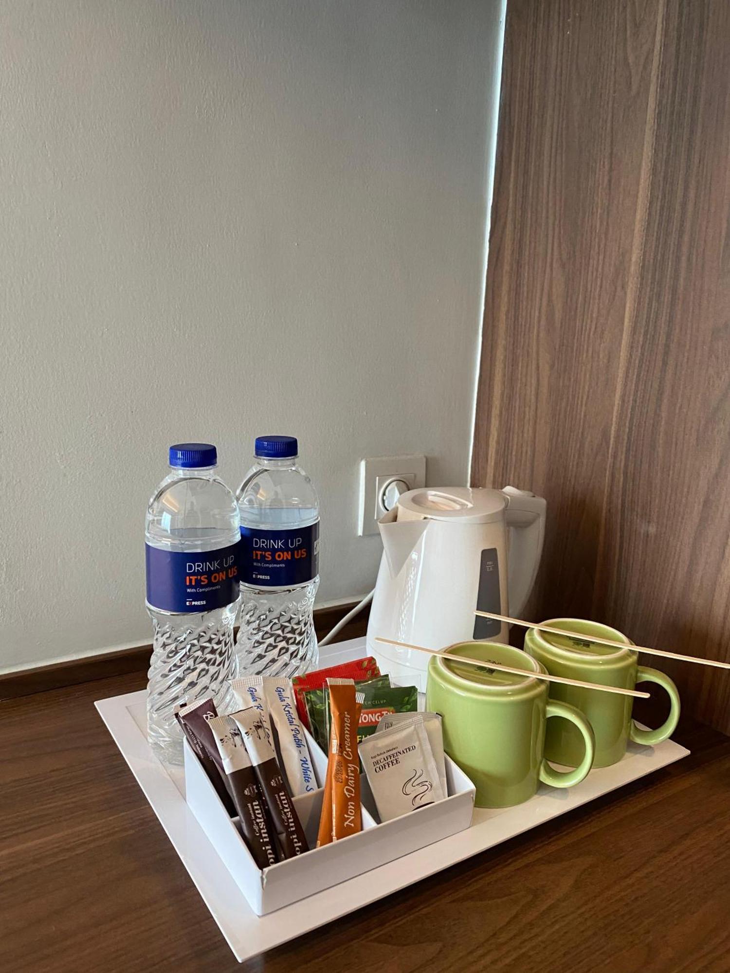 Holiday Inn Express Jakarta Pluit Citygate By Ihg Exterior foto